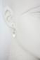 Preview: Perlen-Ohrringe aus weißen Muschelkern-Perlen und Labradorit