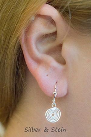 Silber-Ohrringe mit handgebogener und kunstvoll gehämmerter Spirale