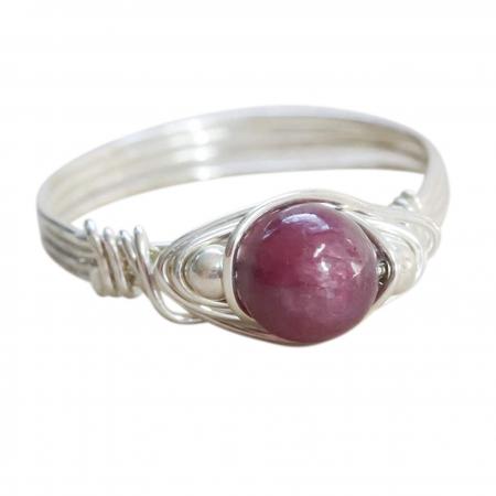 Silberner Edelstein-Ring mit hell-rotem echtem Rubin und 925 Sterling-Silber