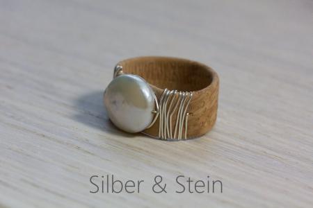 Breiter Ring aus Kork mit Süßwasser-Perle und echtem Silber