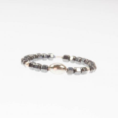 Edelstein-Ring mit grau facettiertem Hämatin und Silber