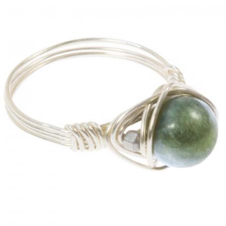 Silberner Edelstein-Ring mit grüner Jade und Hämatin