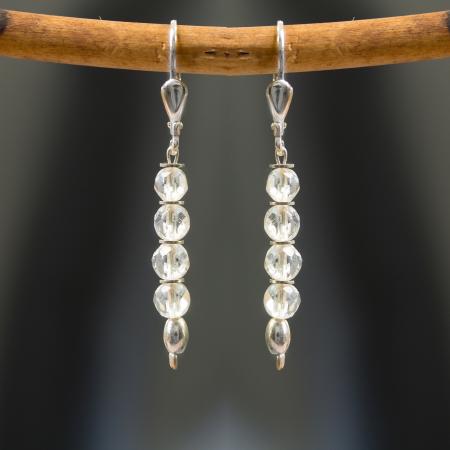 Zierliche Ohrhänger aus facettiertem klaren Bergkristall und 925 Sterling Silber