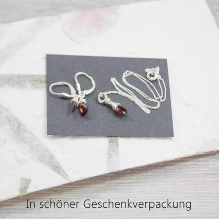 Anmutiges Schmuck-Set mit tief-rotem Granat