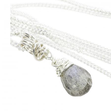 Graublaue Edelstein-Kette mit facettiertem Labradorit und Silber