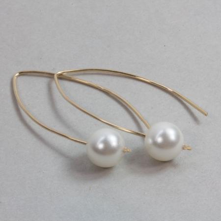 Lange elegante Perlen-Ohrringe mit weißen Muschelkern-Perlen