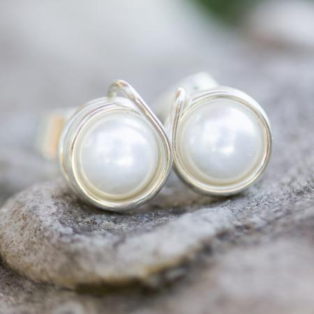 Wundervolle weiße Perlenstecker Silber