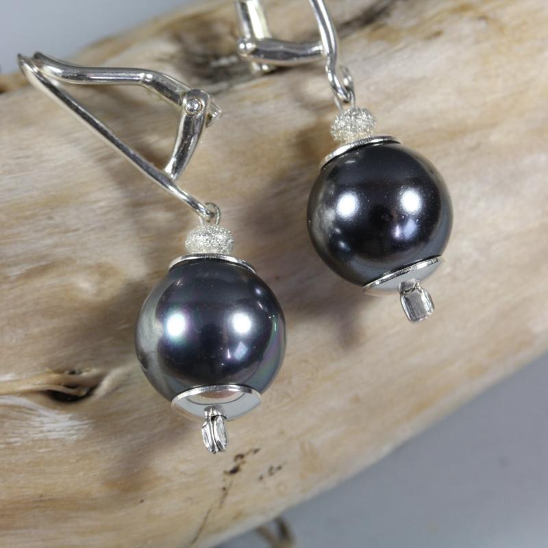 Bequeme Ohrclips mit schwarzen Muschelkern-Perlen und  Silber