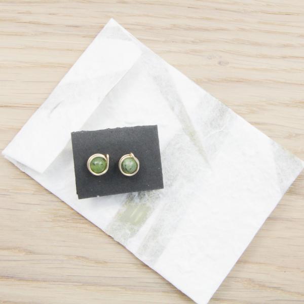 Hübsche Stecker aus echter grüner Jade
