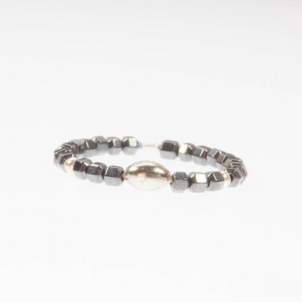 Edelstein-Ring mit grau facettiertem Hämatin und Silber