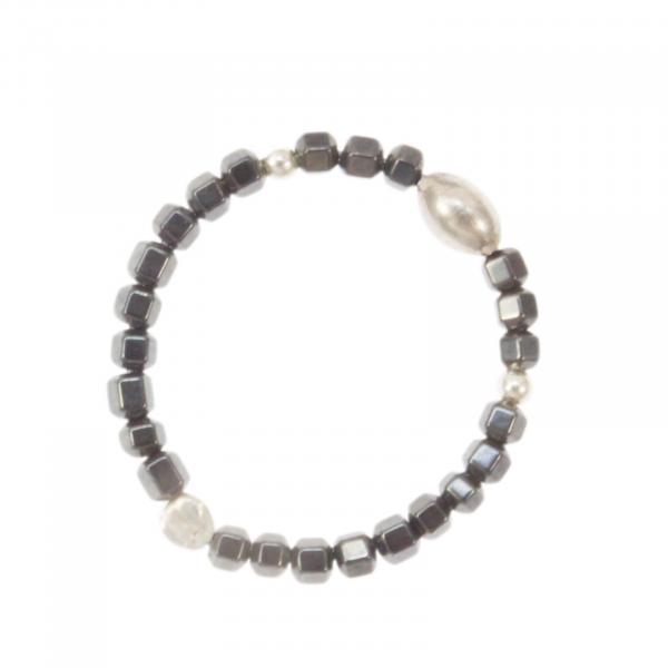 Edelstein-Ring mit grau facettiertem Hämatin und Silber