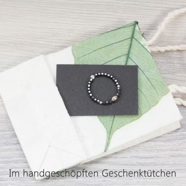 Edelstein-Ring mit grau facettiertem Hämatin und Silber