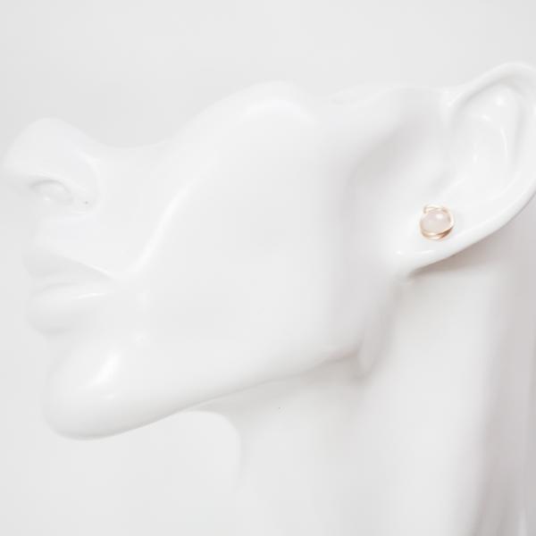Feminine Edelstein-Ohrstecker aus facettiertem Rosenquarz