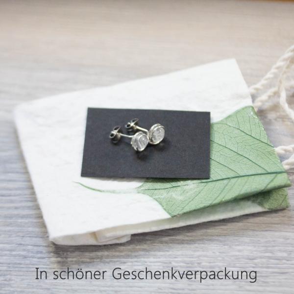 Süße kleine Ohrstecker mit funkelndem Bergkristall