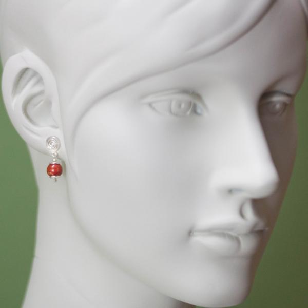 Zierliche Silber-Ohrringe aus echter roter Schaum-Koralle