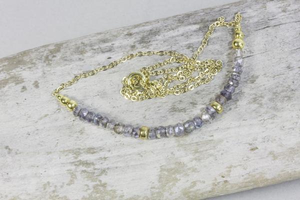Feine Goldkette mit facettiertem Labradorit