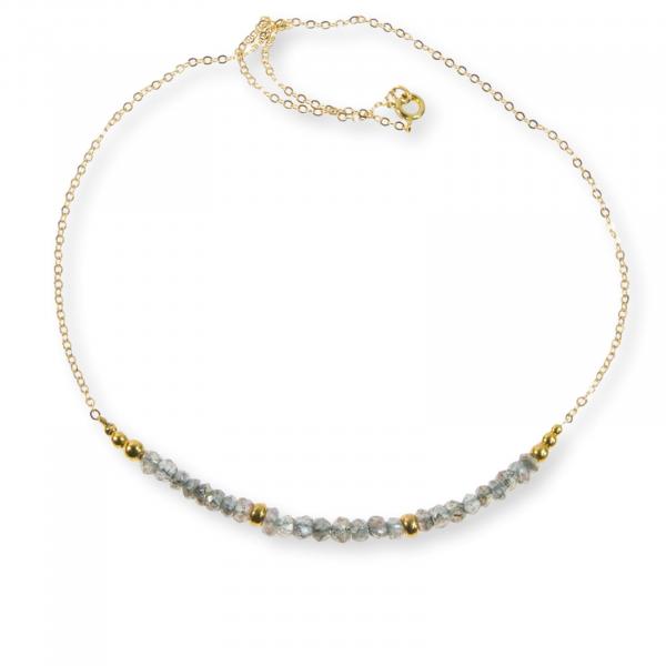 Feine Goldkette mit facettiertem Labradorit