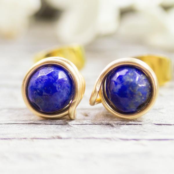 Blaue vergoldete Edelstein-Ohrstecker Lapislazuli