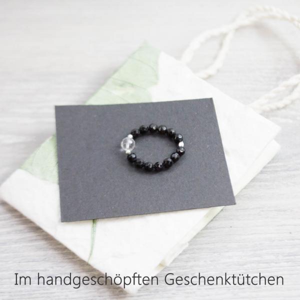Edelstein-Ring mit schwarzem Turmalin und Bergkristall